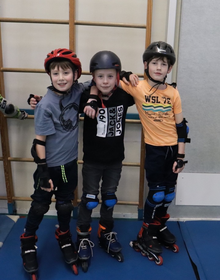 Leerlingen bij de skateclinic