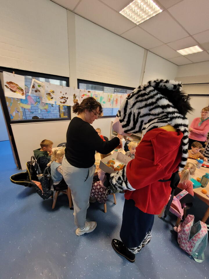 Seef de Zebra deelt traktatie uit
