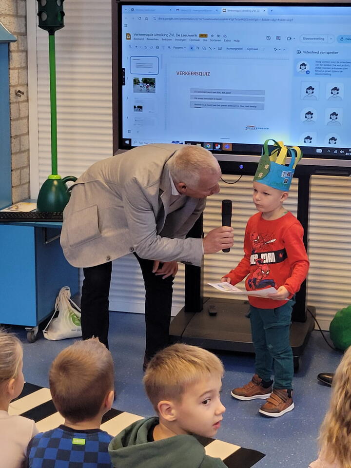 Wethouder interviewde leerling